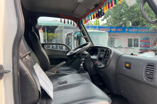Ban-xe-tai-hyundai-n250sl-2-4-tan-thung-khung-mui-2019 (3)