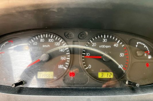 Xe-tai-hyundai-n250sl-2-35-tan-thung-kin-2021 (5)